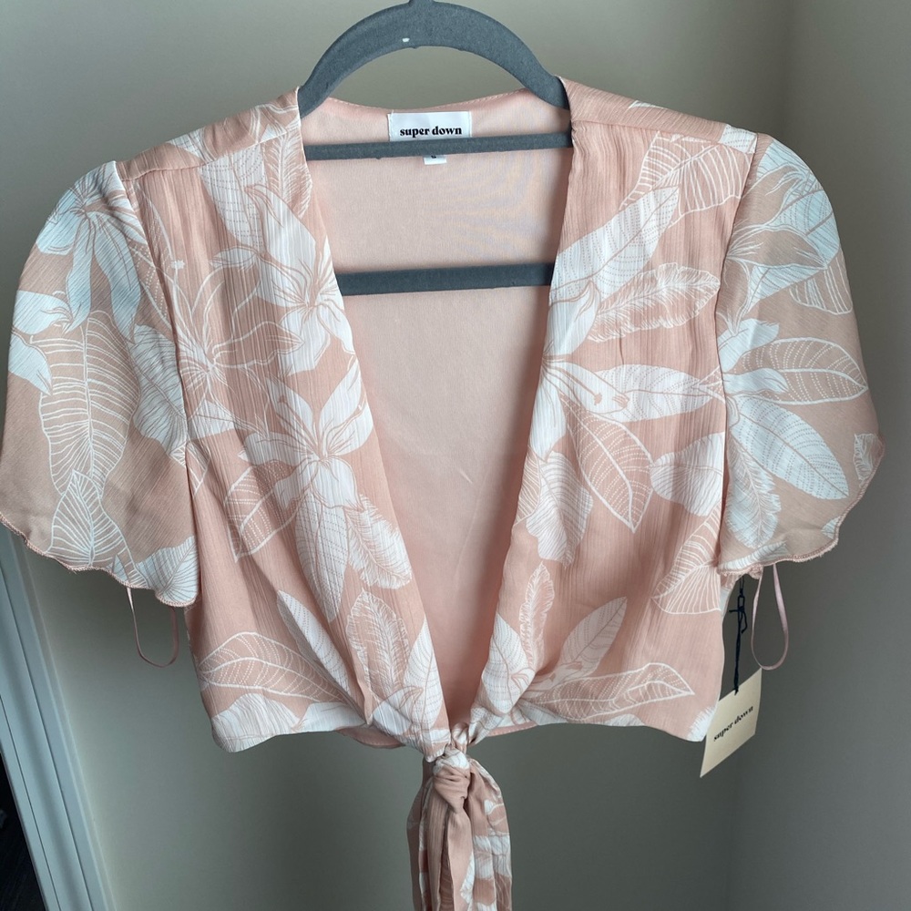 Cropped blouse with front tie